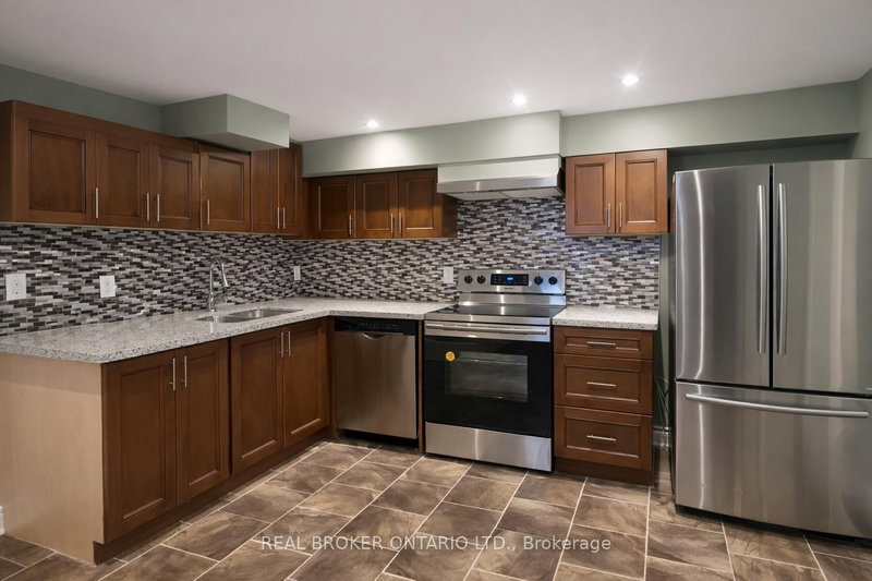 Lower 1 - 926 Flagship Dr, Mississauga, L4Y 2J4 | Image 3