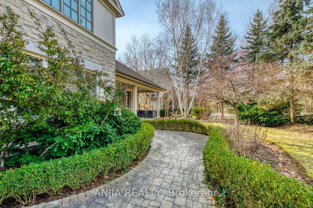 376 Lakeshore Road W