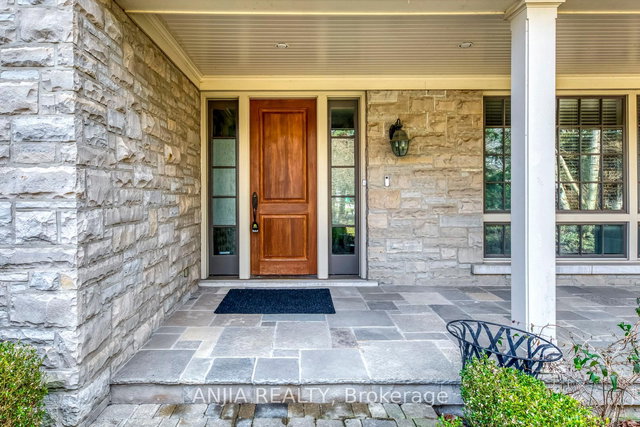 376 Lakeshore Road W