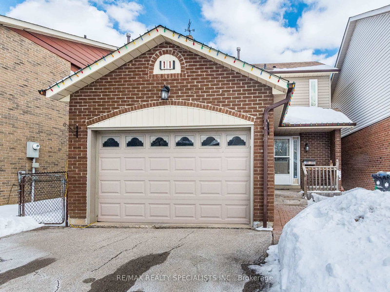 11 Foxacre Row, Brampton, L6V 3V7 | Image 2