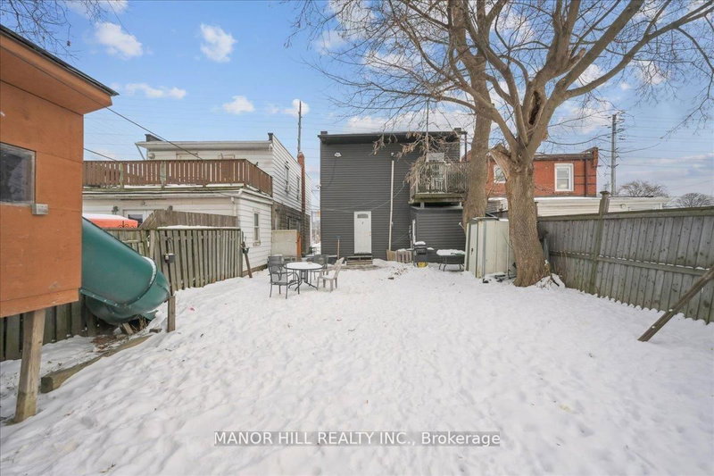 929 Lakeshore Rd, Mississauga, L5E 1E3 | Image 2