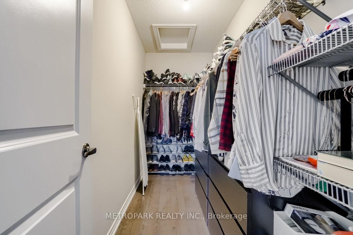 Townhouse for sale at 34 Morra Avenue, Caledon, Ontario, L7E 4K5 - Bolton East - MLS: W12826062