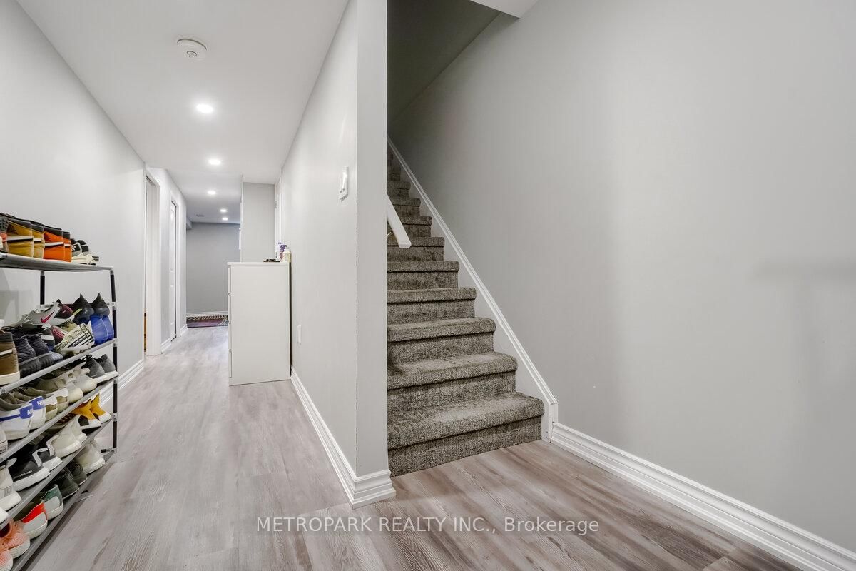 Townhouse for sale at 34 Morra Avenue, Caledon, Ontario, L7E 4K5 - Bolton East - MLS: W12826062