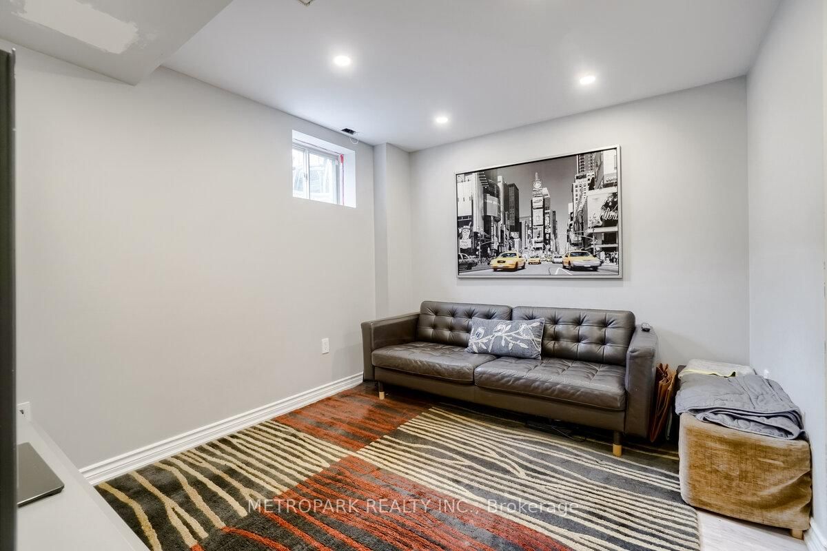 Townhouse for sale at 34 Morra Avenue, Caledon, Ontario, L7E 4K5 - Bolton East - MLS: W12826062