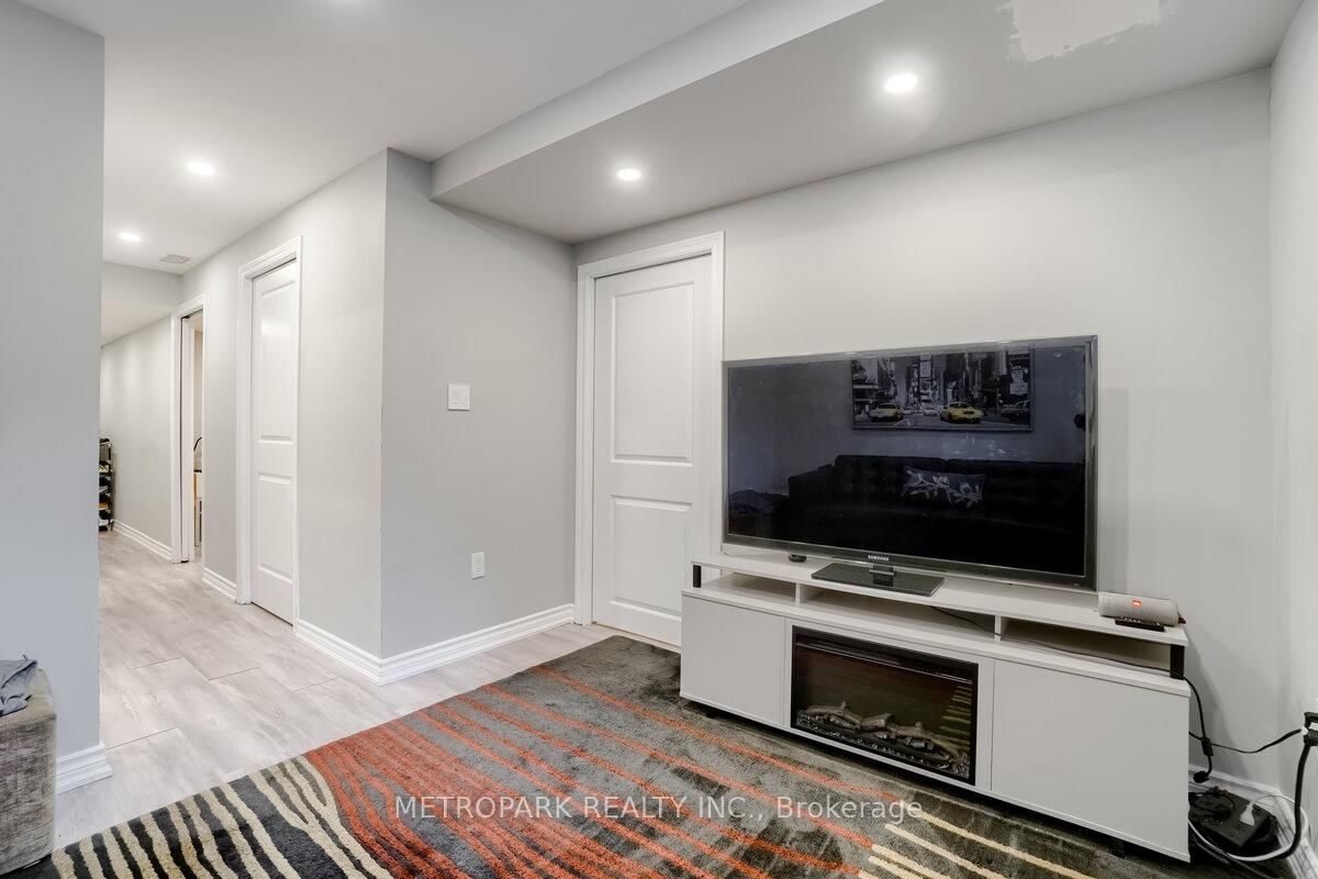 Townhouse for sale at 34 Morra Avenue, Caledon, Ontario, L7E 4K5 - Bolton East - MLS: W12826062