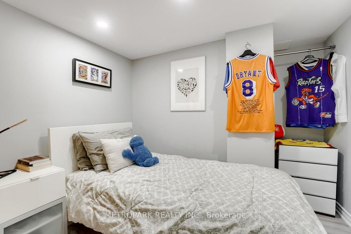 Townhouse for sale at 34 Morra Avenue, Caledon, Ontario, L7E 4K5 - Bolton East - MLS: W12826062