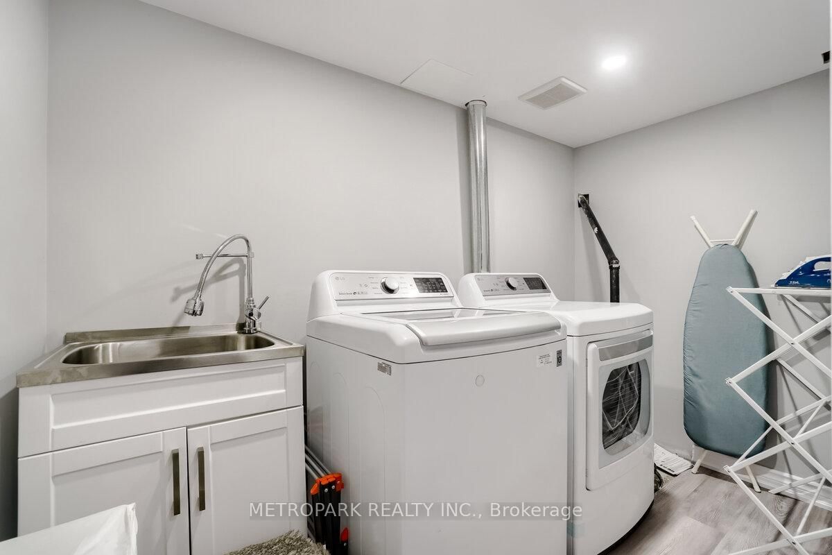 Townhouse for sale at 34 Morra Avenue, Caledon, Ontario, L7E 4K5 - Bolton East - MLS: W12826062