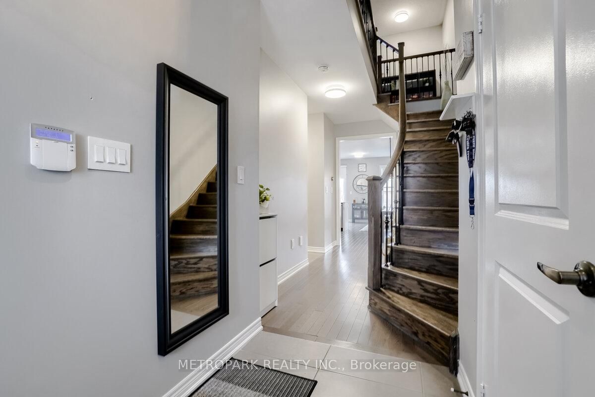 Townhouse for sale at 34 Morra Avenue, Caledon, Ontario, L7E 4K5 - Bolton East - MLS: W12826062