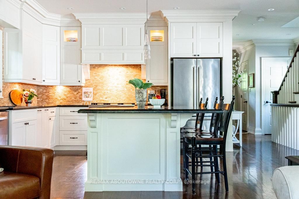 Detached House for sale at 44 Head Street, Oakville, Ontario, L6K 1L5 - Central - MLS: W12826420