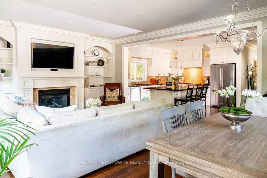 Detached House for sale at 44 Head Street, Oakville, Ontario, L6K 1L5 - Central - MLS: W12826420