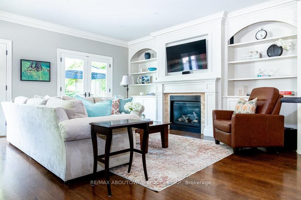 Detached House for sale at 44 Head Street, Oakville, Ontario, L6K 1L5 - Central - MLS: W12826420