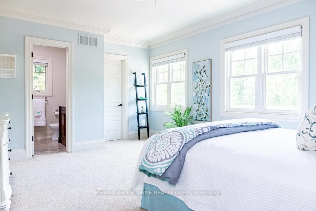 Detached House for sale at 44 Head Street, Oakville, Ontario, L6K 1L5 - Central - MLS: W12826420