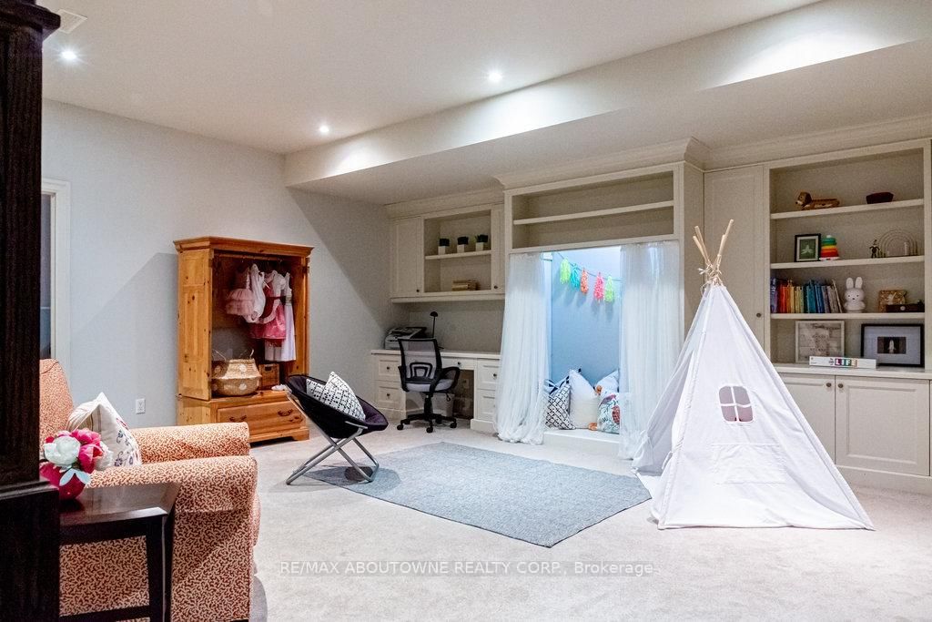 Detached House for sale at 44 Head Street, Oakville, Ontario, L6K 1L5 - Central - MLS: W12826420