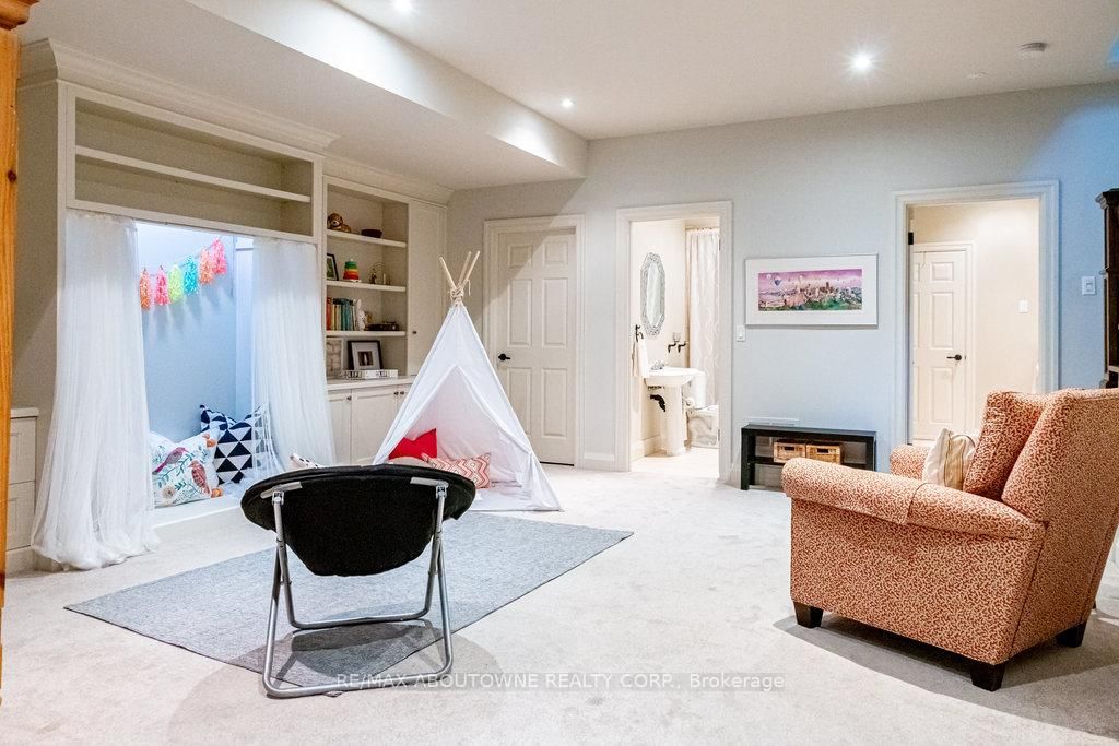 Detached House for sale at 44 Head Street, Oakville, Ontario, L6K 1L5 - Central - MLS: W12826420