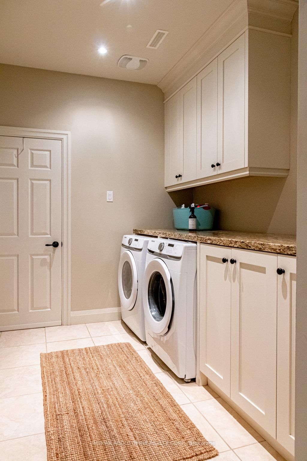 Detached House for sale at 44 Head Street, Oakville, Ontario, L6K 1L5 - Central - MLS: W12826420