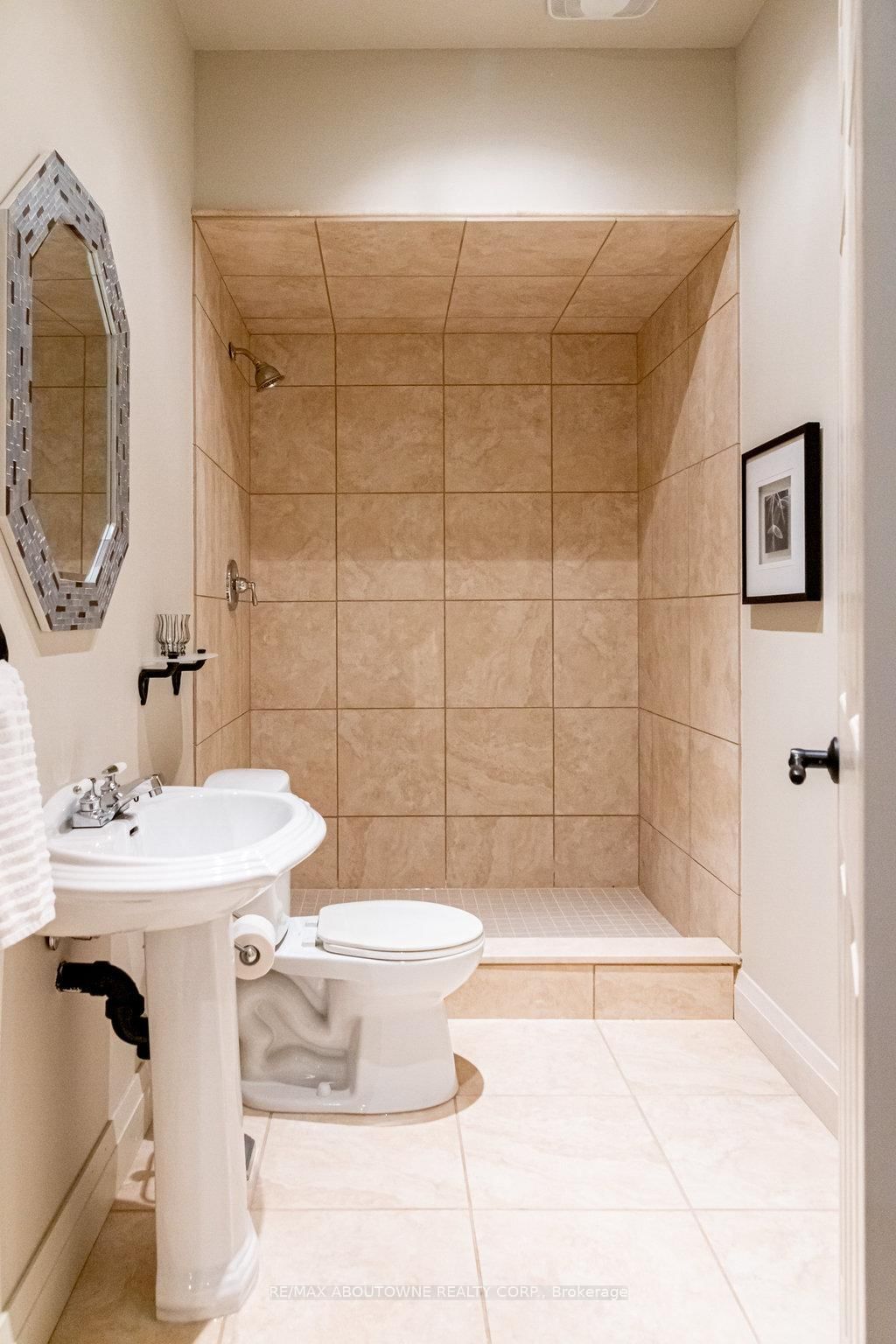 Detached House for sale at 44 Head Street, Oakville, Ontario, L6K 1L5 - Central - MLS: W12826420