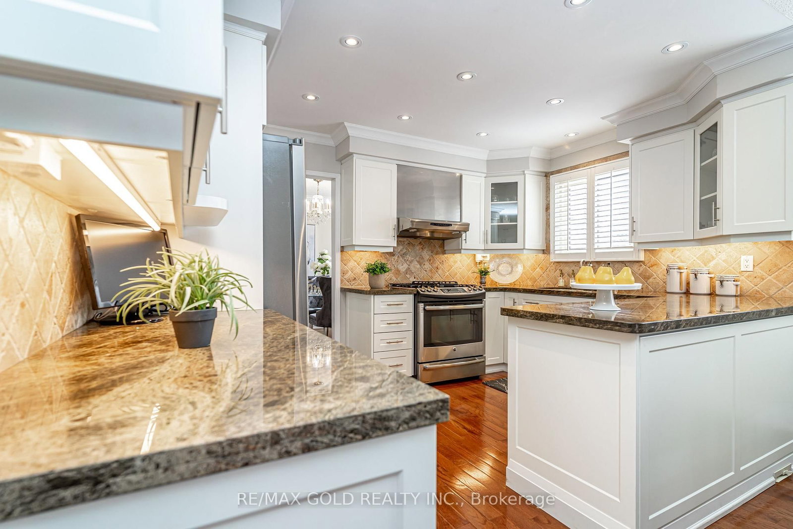 Detached House sold at 7 Oldham Crescent, Brampton, Ontario, L6Z 1W2 - Snelgrove - MLS: W12826724