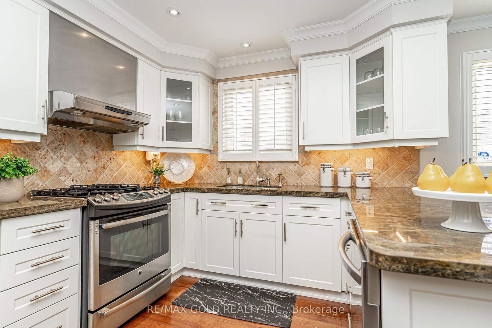 Detached House sold at 7 Oldham Crescent, Brampton, Ontario, L6Z 1W2 - Snelgrove - MLS: W12826724