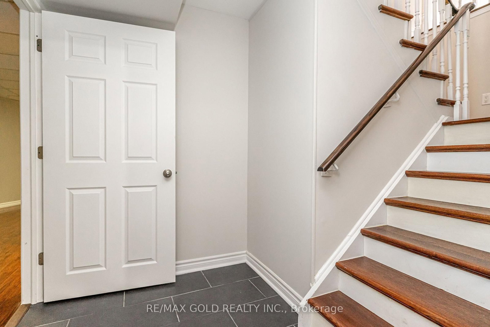 Detached House sold at 7 Oldham Crescent, Brampton, Ontario, L6Z 1W2 - Snelgrove - MLS: W12826724