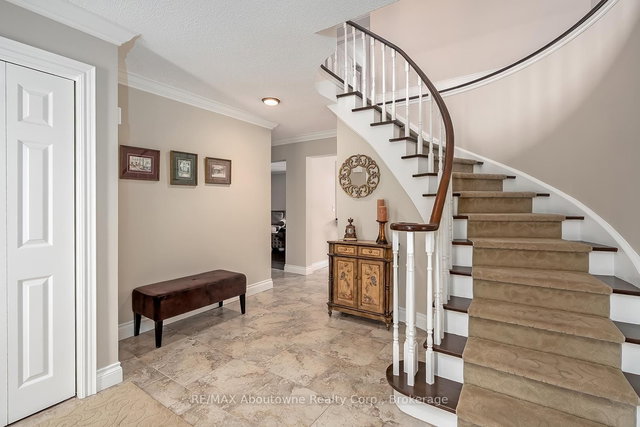 287 Royal Albert Court