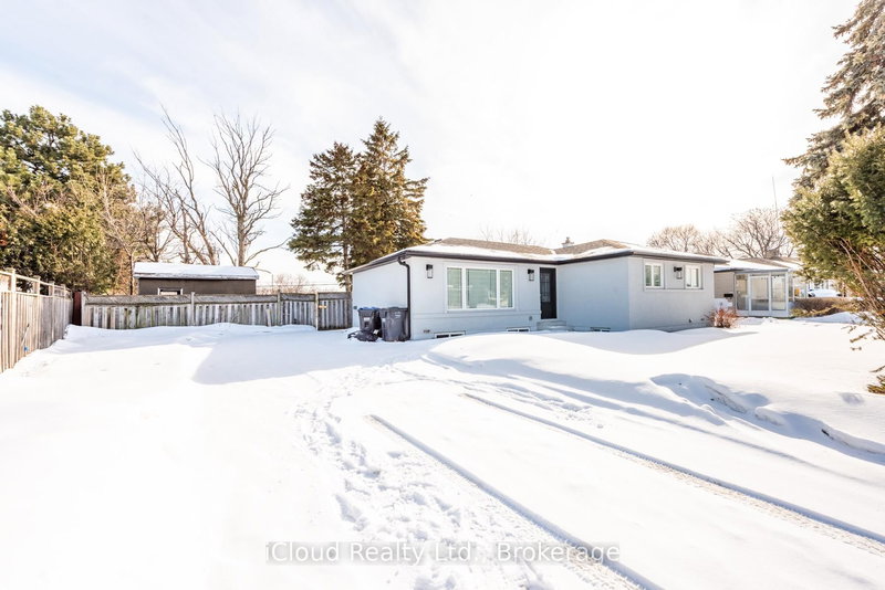 105 Avondale Blvd, Brampton, L6T 1H5 | Image 2