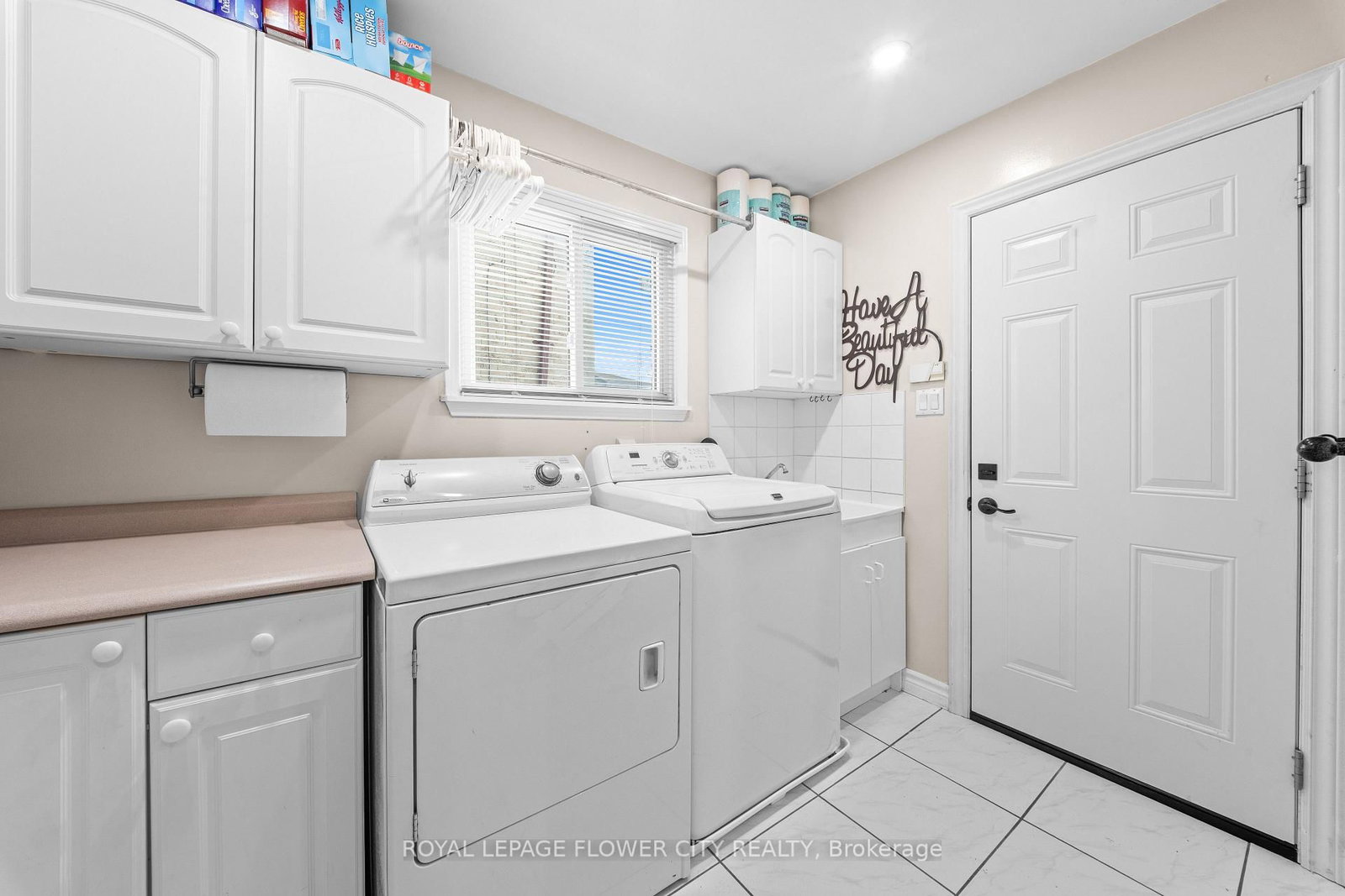 Detached House for sale at 60 Newgreen Crescent, Brampton, Ontario, L6S 4Y5 - Westgate - MLS: W12827762