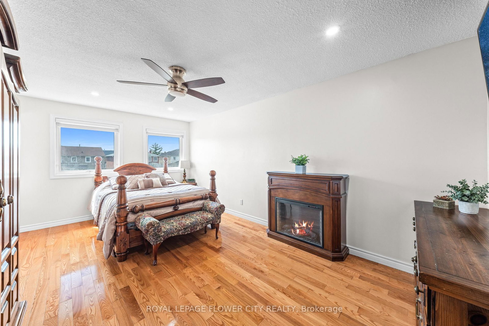 Detached House for sale at 60 Newgreen Crescent, Brampton, Ontario, L6S 4Y5 - Westgate - MLS: W12827762