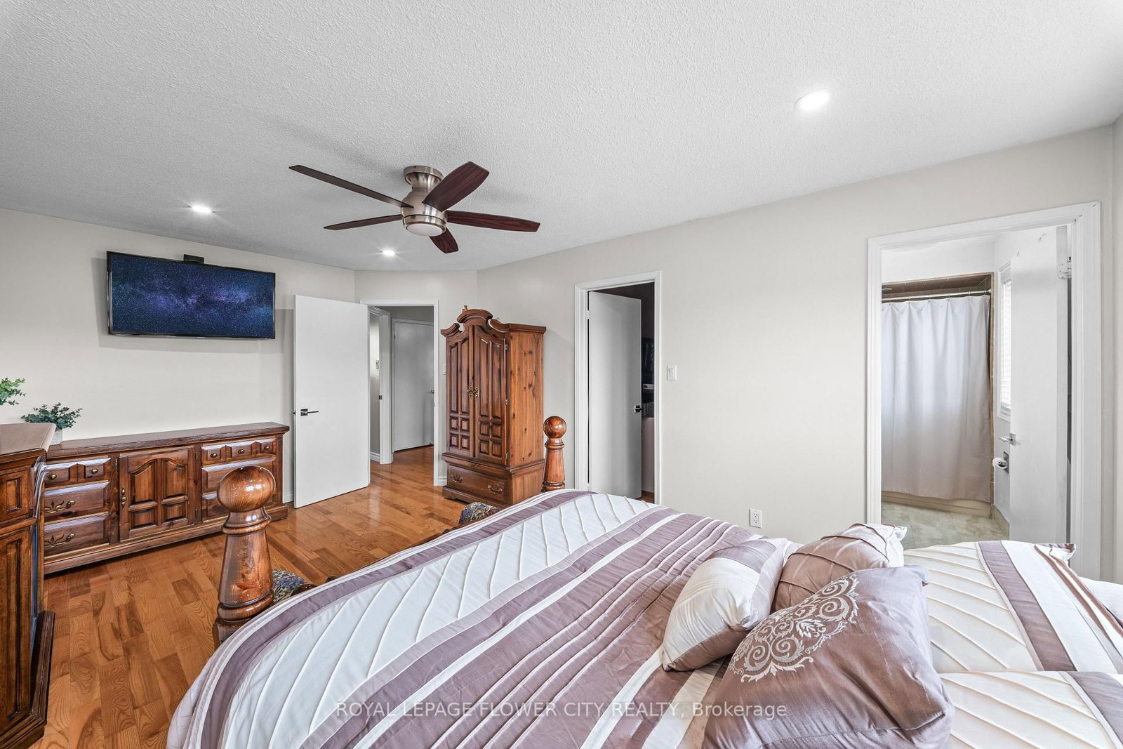 Detached House for sale at 60 Newgreen Crescent, Brampton, Ontario, L6S 4Y5 - Westgate - MLS: W12827762