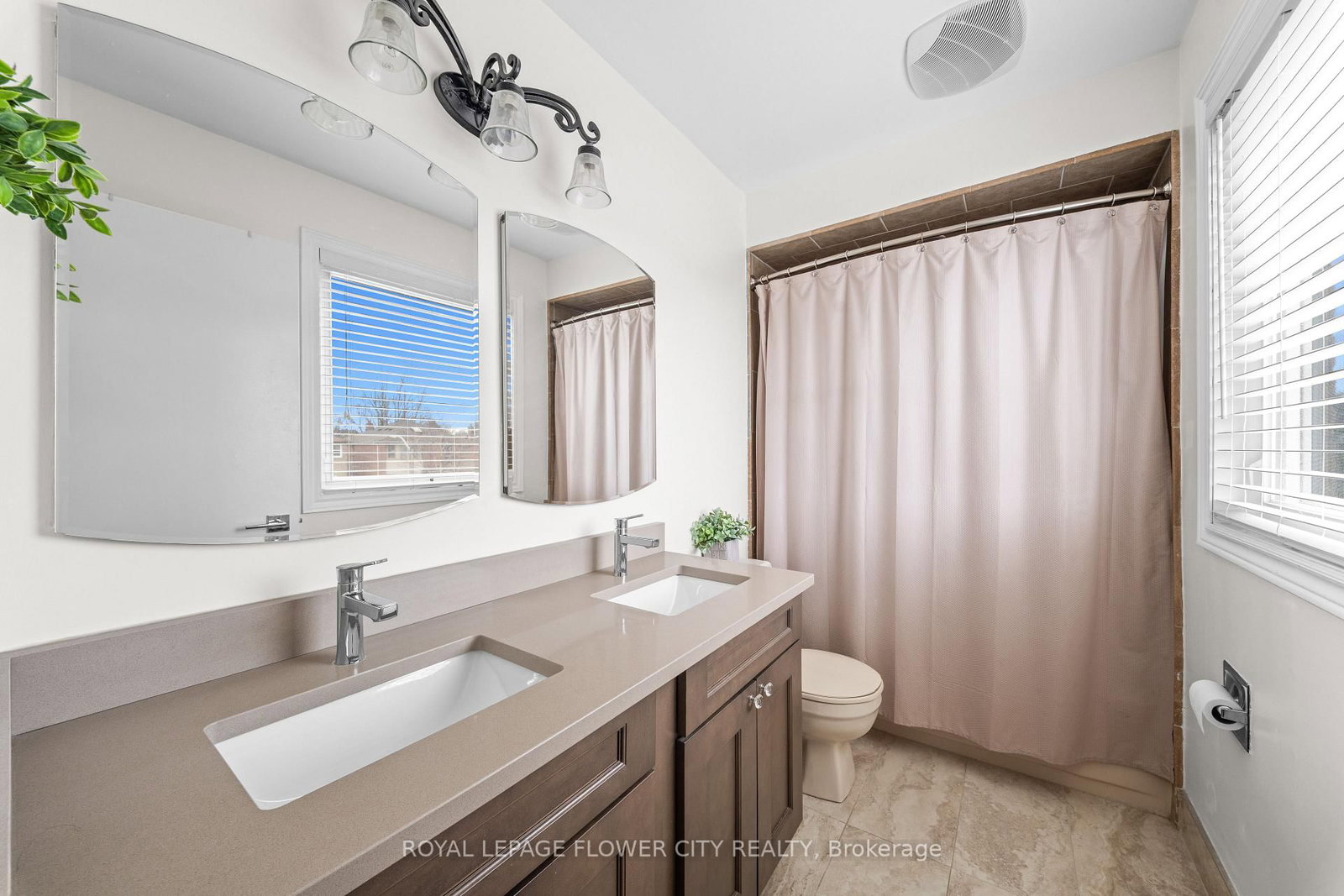 Detached House for sale at 60 Newgreen Crescent, Brampton, Ontario, L6S 4Y5 - Westgate - MLS: W12827762