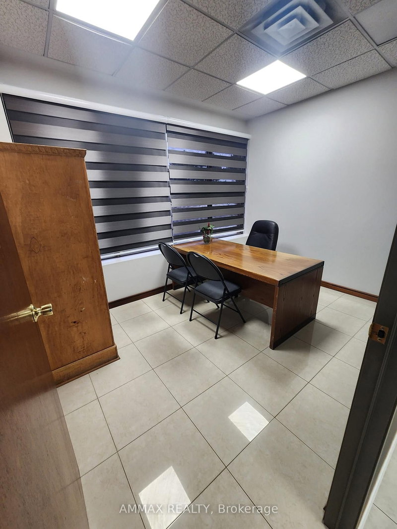 2 - 7015 Tranmere Dr Dr, Mississauga, L5S 1T7 | Image 3