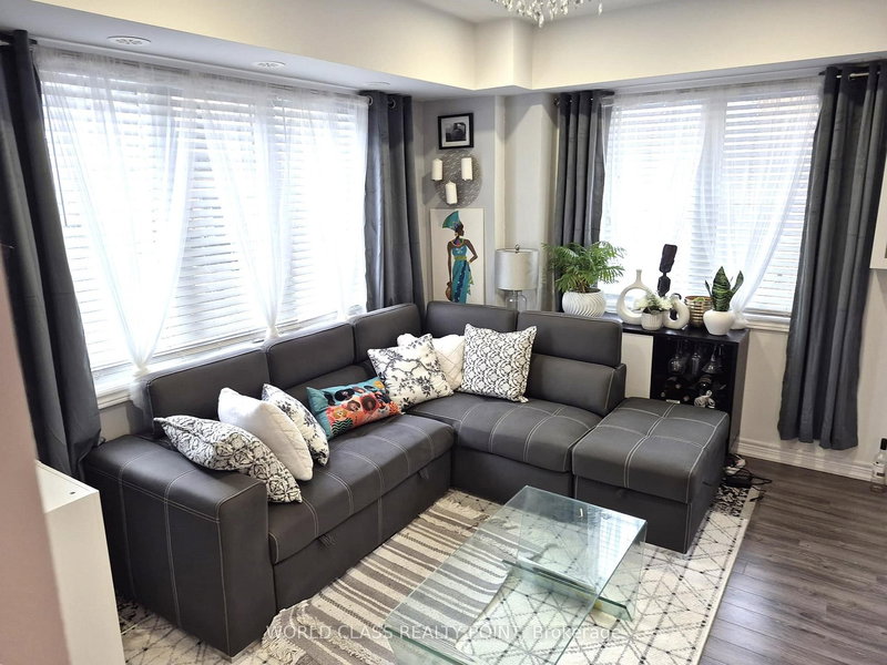 212 - 370 Hopewell Ave, Toronto, M6E 2S2 | Image 3