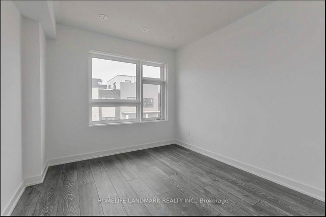 4 - 1121 Cooke Boulevard E