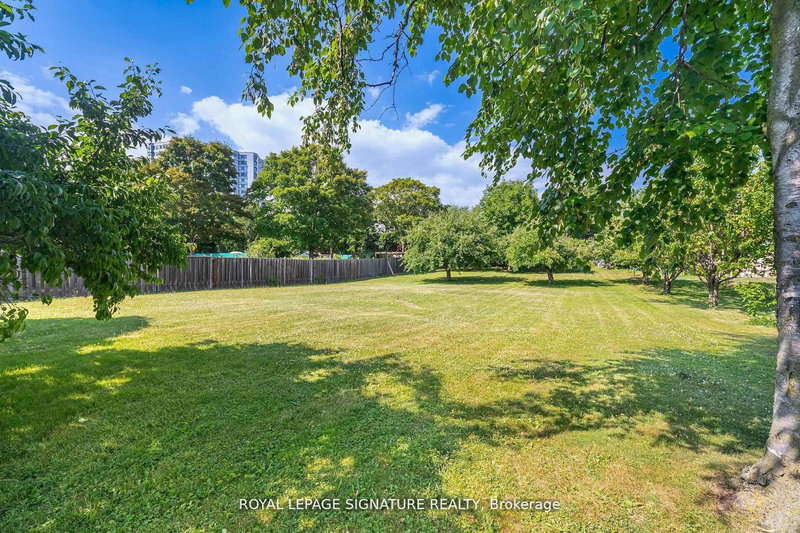 4097 Hickory Dr, Mississauga, L4W 1L1 | Image 2