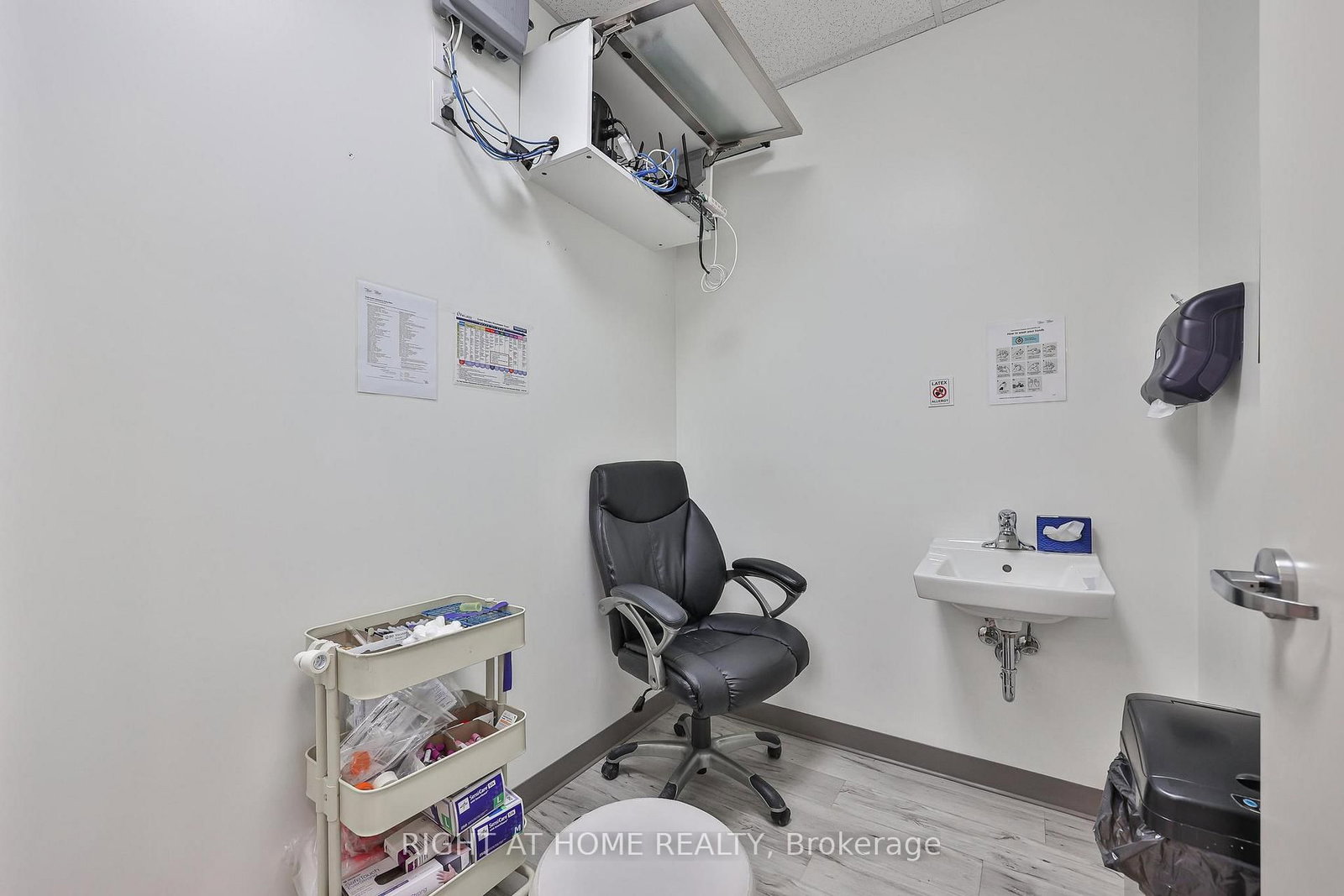 3075 Hospital Gate E, Unit 417 - Photo 31