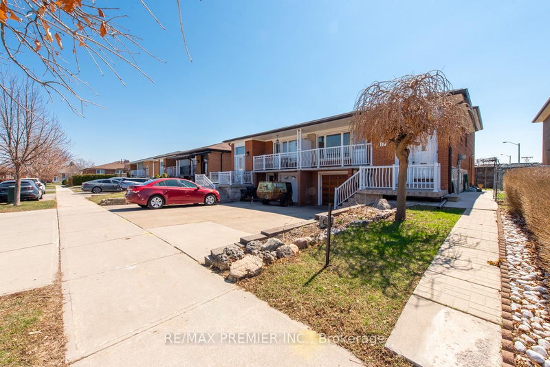 17 Cabana Dr, Toronto, M9L 1L1 | Image 3