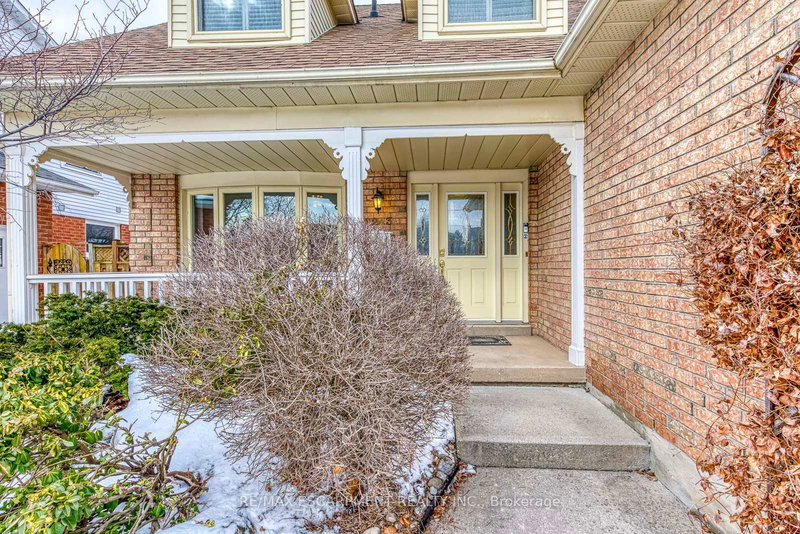 2223 Vista Dr, Burlington, L7M 3N5 | Image 2