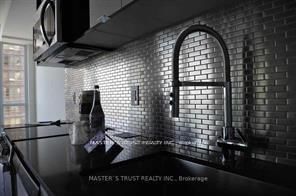 712 - 10 De Boers Drive