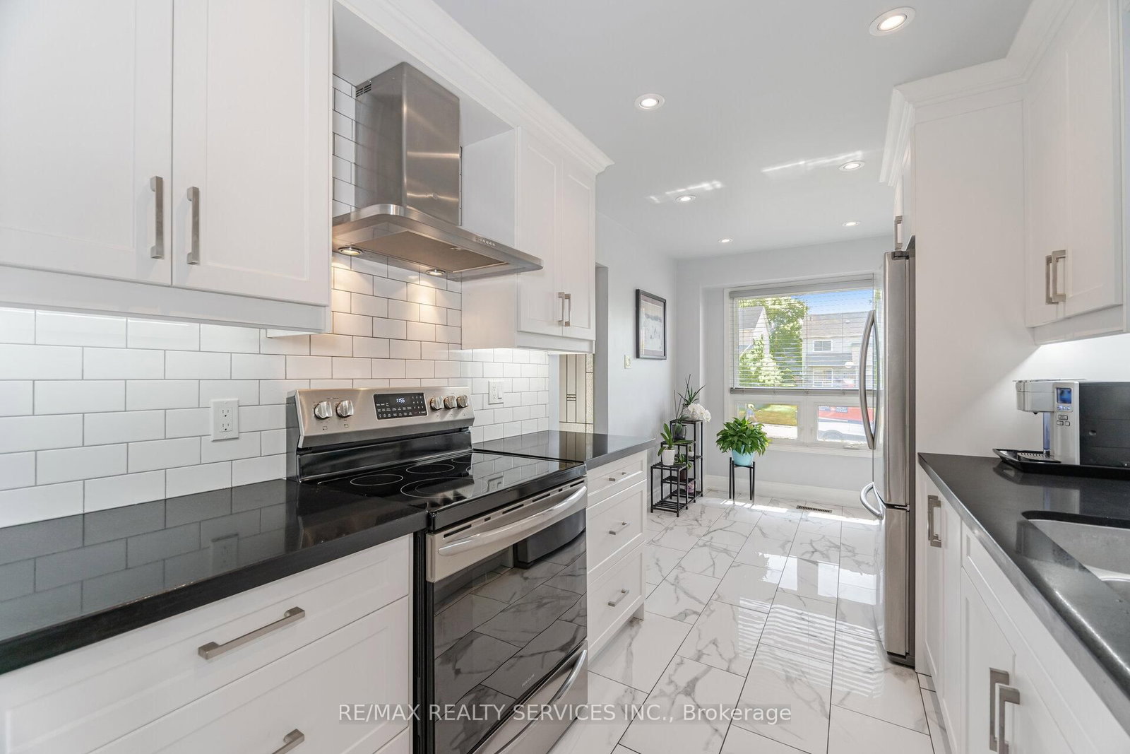 Semi-Detached House for sale at 12 Sparklett Crescent, Brampton, Ontario, L6Z 1M8 - Heart Lake East - MLS: W12830696