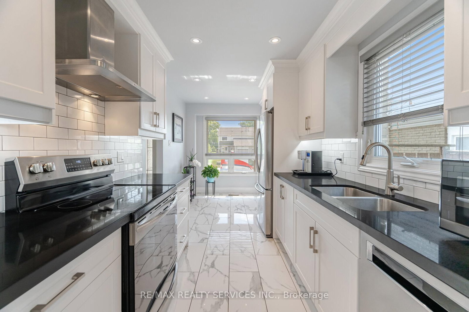 Semi-Detached House for sale at 12 Sparklett Crescent, Brampton, Ontario, L6Z 1M8 - Heart Lake East - MLS: W12830696