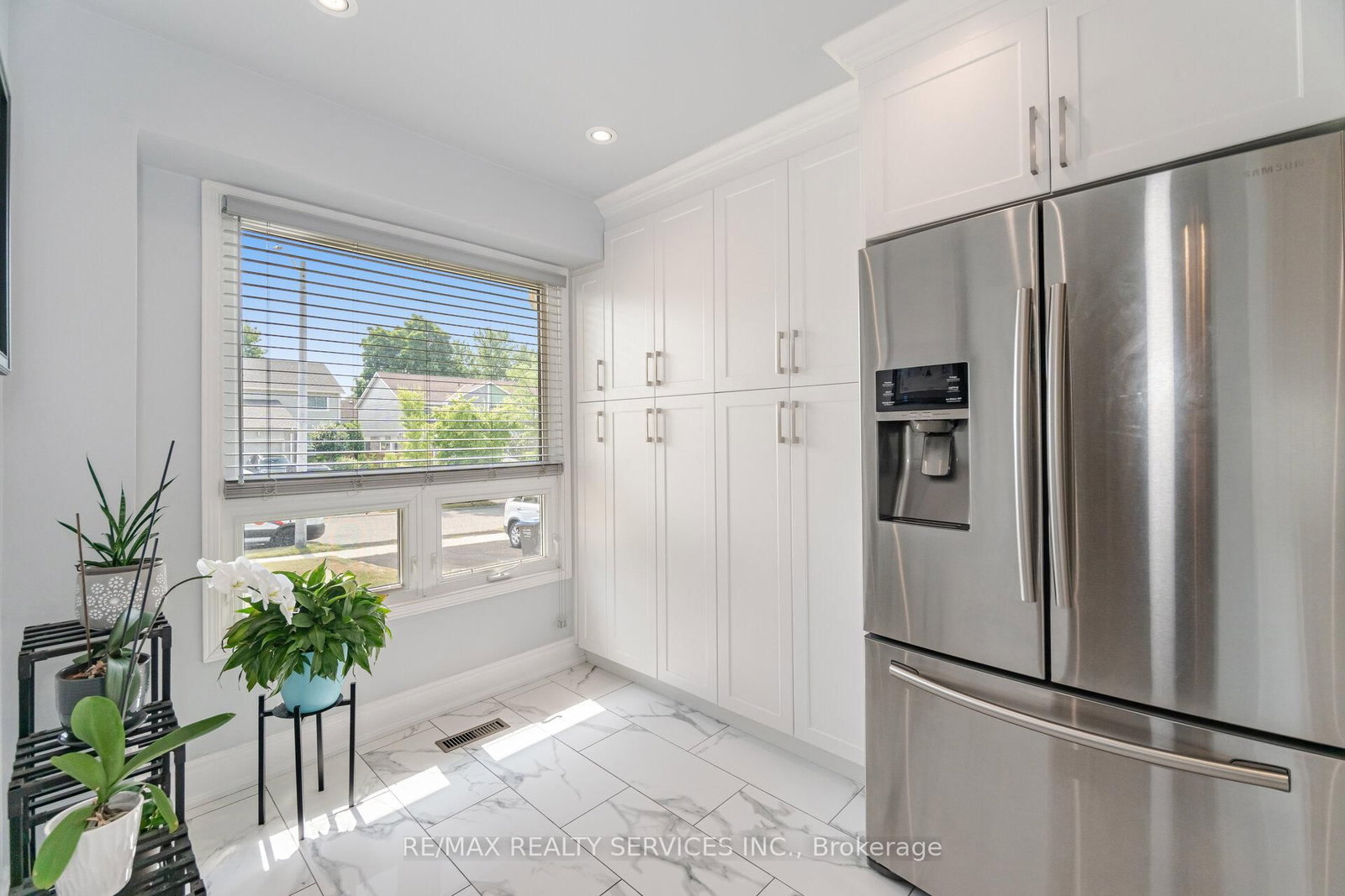 Semi-Detached House for sale at 12 Sparklett Crescent, Brampton, Ontario, L6Z 1M8 - Heart Lake East - MLS: W12830696