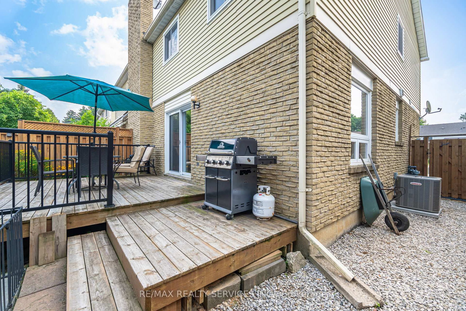 Semi-Detached House for sale at 12 Sparklett Crescent, Brampton, Ontario, L6Z 1M8 - Heart Lake East - MLS: W12830696