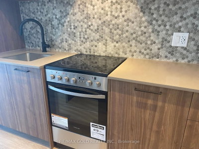 10 Lagerfeld Brampton,ON L7A 5L3 — Photo 15