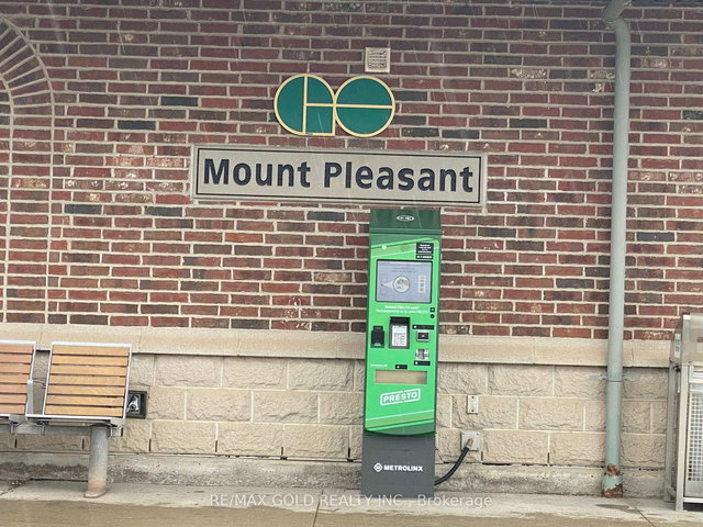 301 - 10 Lagerfeld Drive