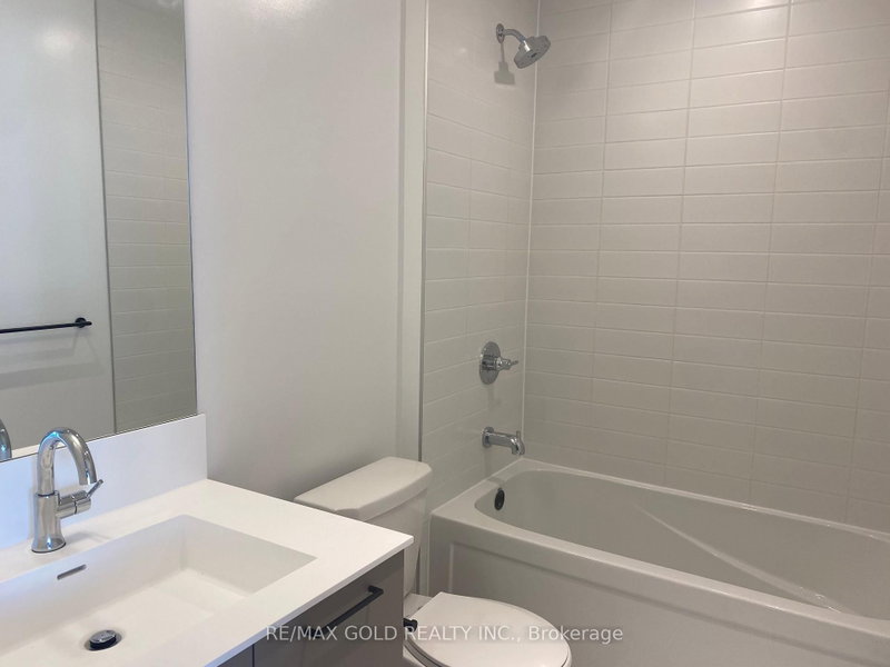 10 Lagerfeld Brampton,ON L7A 5L3 — Photo 7