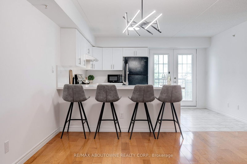 212 - 1460 Bishops Gate, Oakville, L6M 4N5 | Image 3