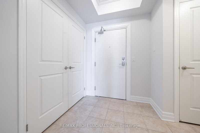 228 - 2300 Upper Middle Rd, Oakville, L6M 0T4 | Image 2