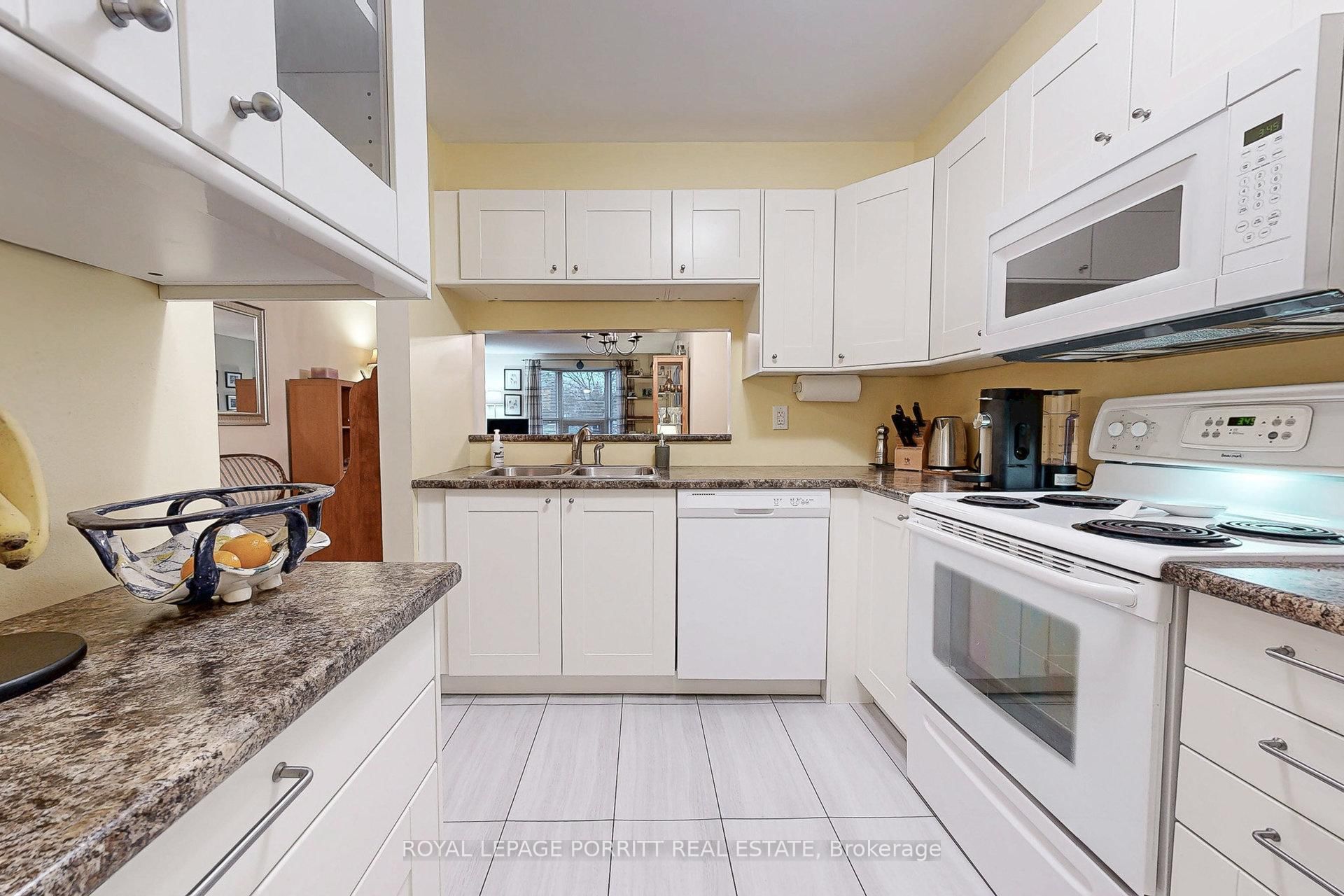 3835 Lake Shore Boulevard W, Unit 208