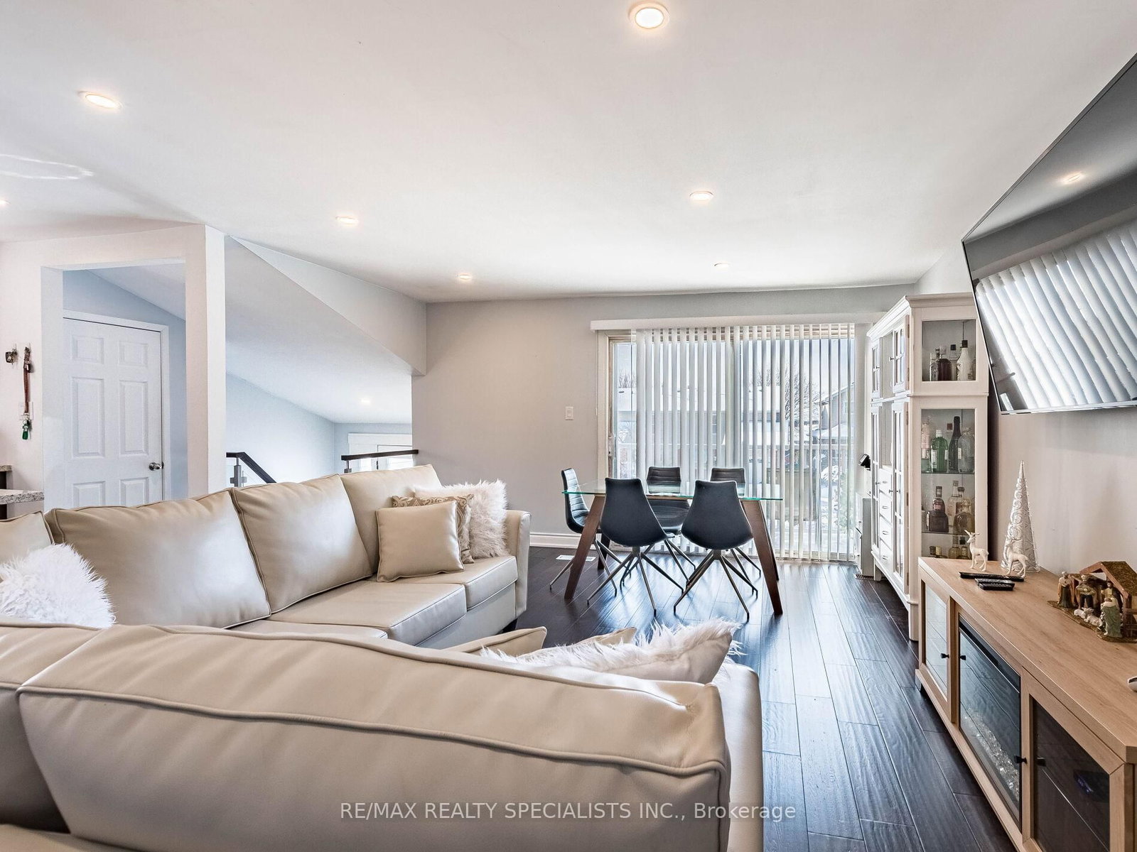 Semi-Detached House for sale at 18 Ashford Court, Brampton, Ontario, L6V 2Z1 - Brampton North - MLS: W12833166