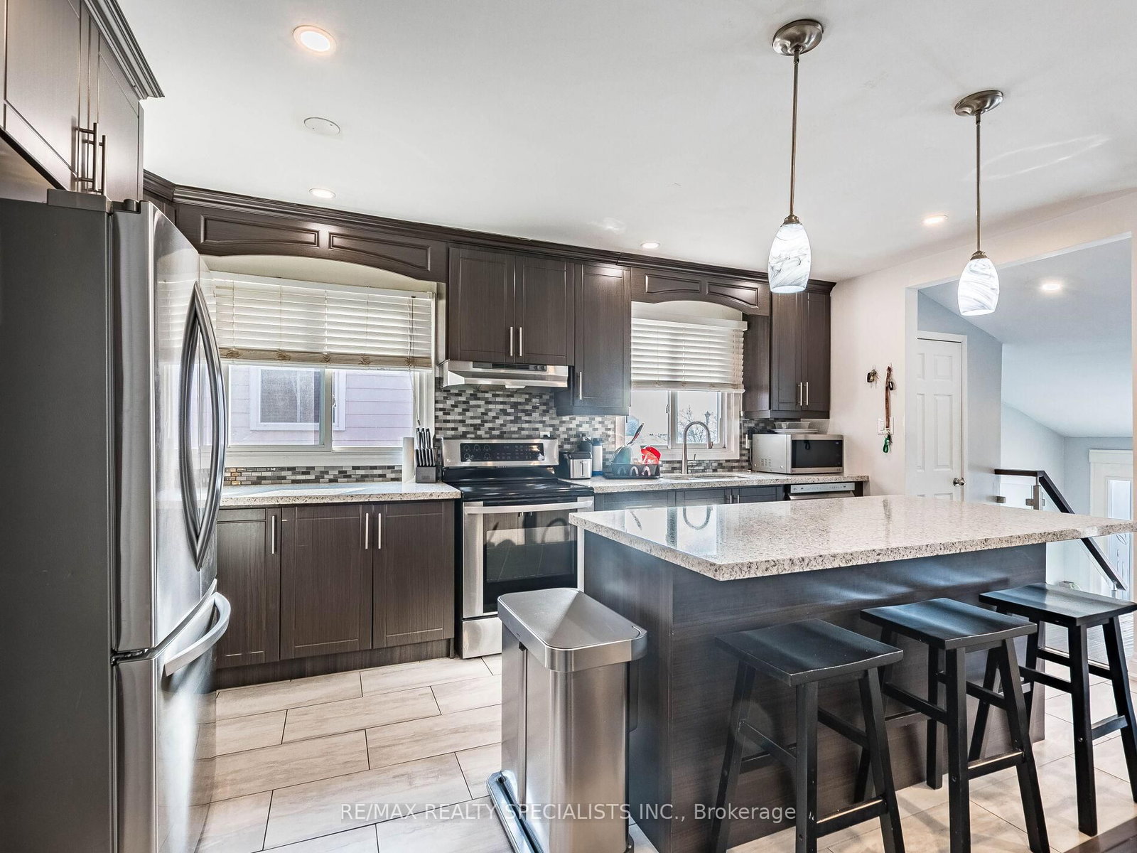 Semi-Detached House for sale at 18 Ashford Court, Brampton, Ontario, L6V 2Z1 - Brampton North - MLS: W12833166