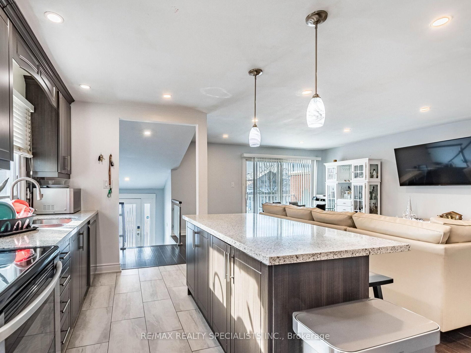 Semi-Detached House for sale at 18 Ashford Court, Brampton, Ontario, L6V 2Z1 - Brampton North - MLS: W12833166